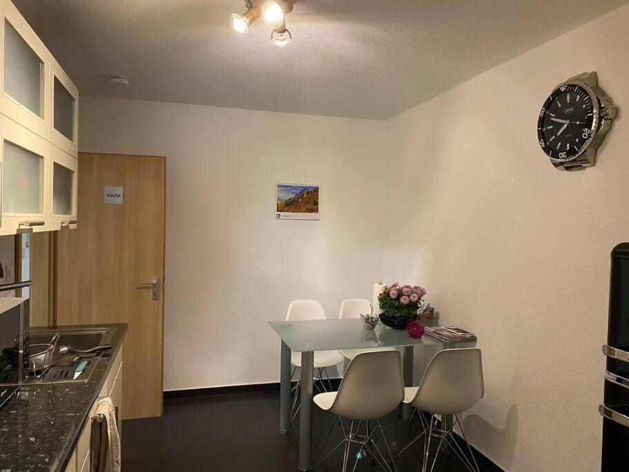 Ferienwohnung Preiswertes Stilvolles Zimmer Im Privaten Haus Mit Grossem Schoenem Modernem Gemeinschaft Badenzimmer Lörrach Exterior foto