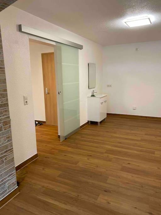 Ferienwohnung Preiswertes Stilvolles Zimmer Im Privaten Haus Mit Grossem Schoenem Modernem Gemeinschaft Badenzimmer Lörrach Exterior foto